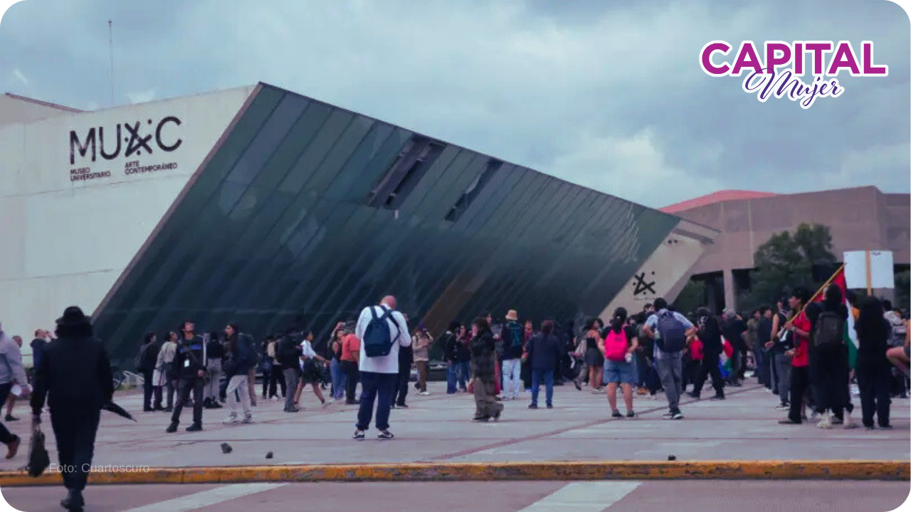 Protesta en CU: Sheinbaum califica quema de libros como fascismo